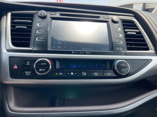 used 2016 Toyota Highlander car, priced at $21,660