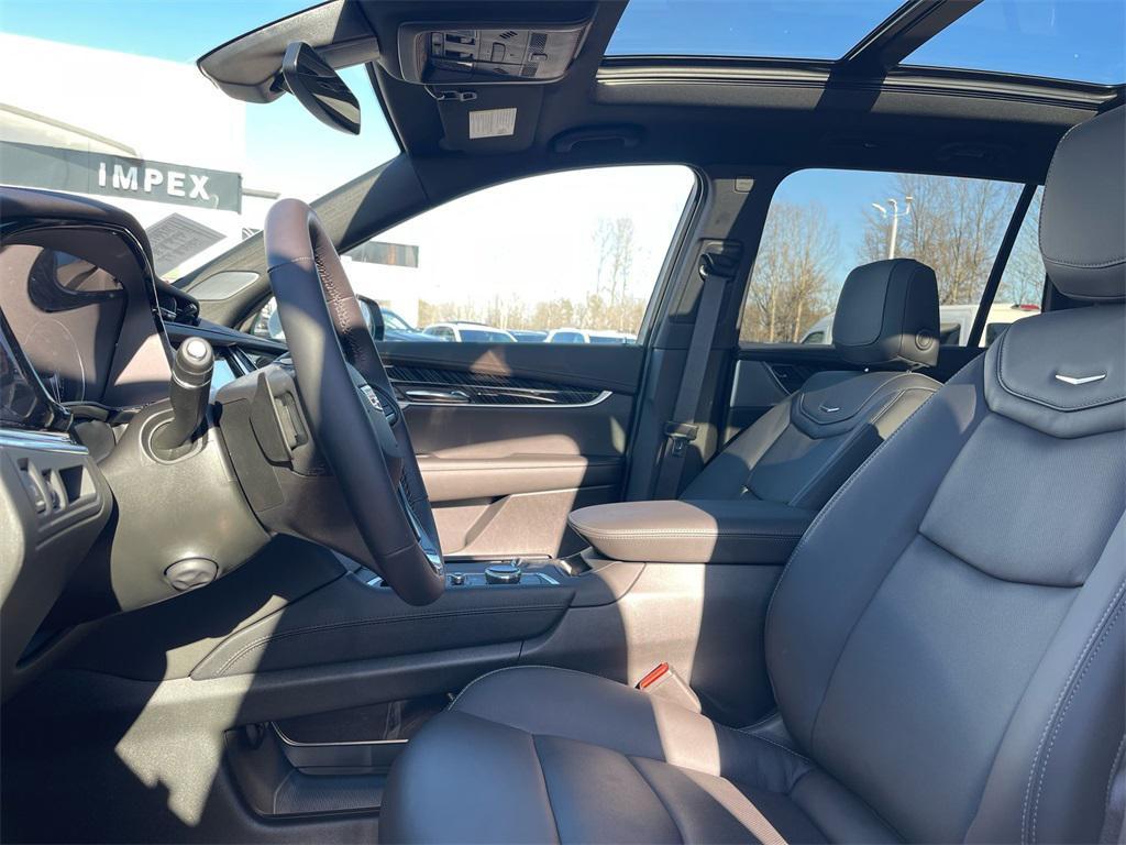 used 2024 Cadillac XT6 car, priced at $42,250