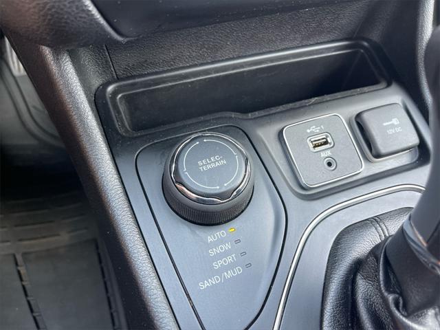 used 2019 Jeep Cherokee car, priced at $17,440