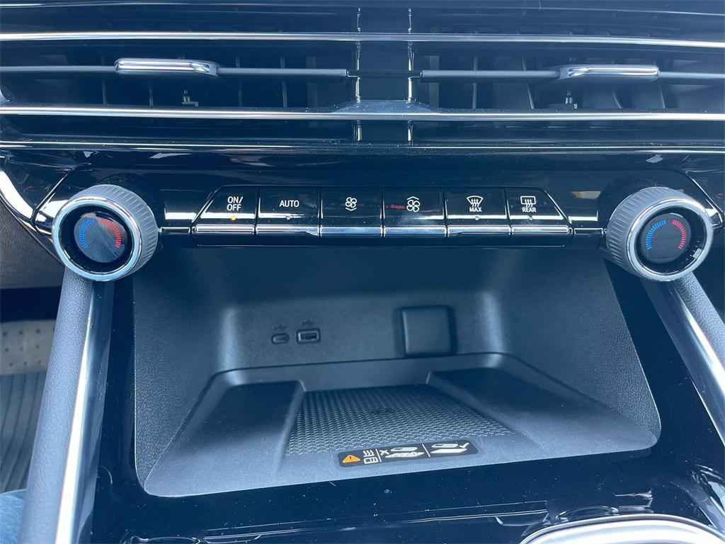 used 2025 Chevrolet Traverse car, priced at $39,680