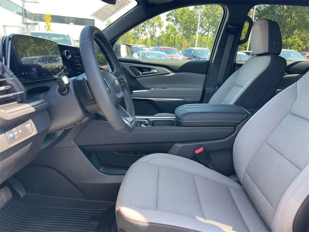 used 2025 Chevrolet Traverse car, priced at $39,680