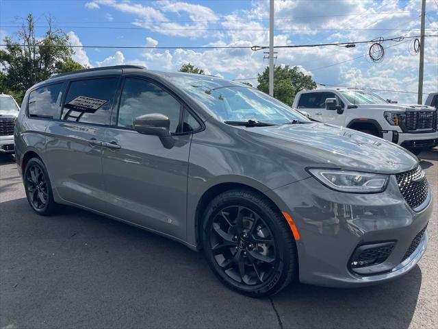 used 2022 Chrysler Pacifica car, priced at $30,925