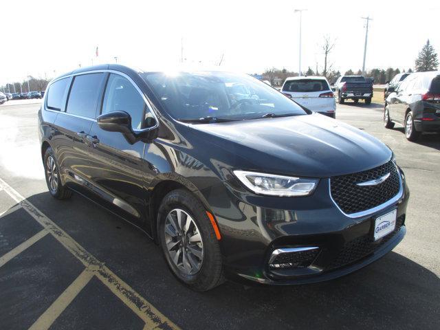 used 2023 Chrysler Pacifica Hybrid car, priced at $26,557