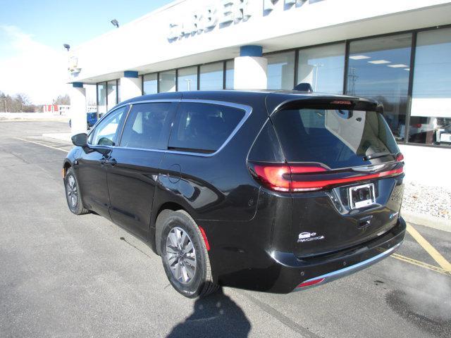 used 2023 Chrysler Pacifica Hybrid car, priced at $26,557