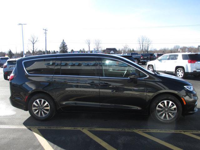 used 2023 Chrysler Pacifica Hybrid car, priced at $26,557