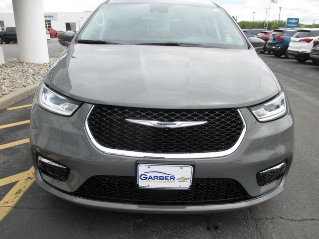 used 2022 Chrysler Pacifica Hybrid car, priced at $28,529