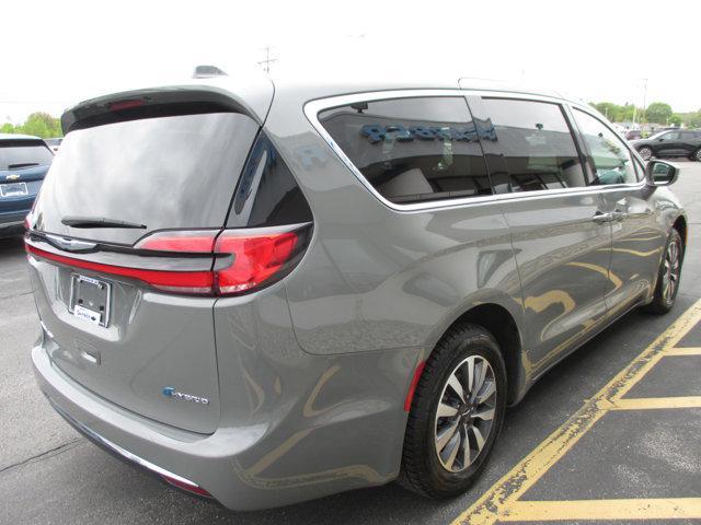 used 2022 Chrysler Pacifica Hybrid car, priced at $28,529