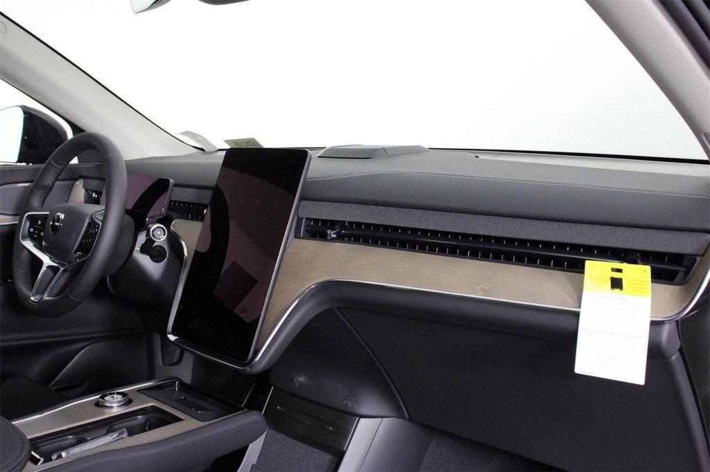 new 2025 Volvo EX90 car, priced at $82,090