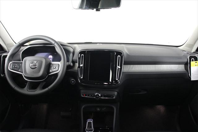 new 2025 Volvo XC40 car, priced at $51,590