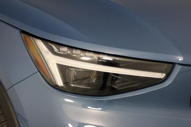 new 2025 Volvo XC40 car, priced at $51,590