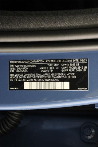 new 2025 Volvo XC40 car, priced at $51,590