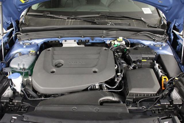 new 2025 Volvo XC40 car, priced at $51,590