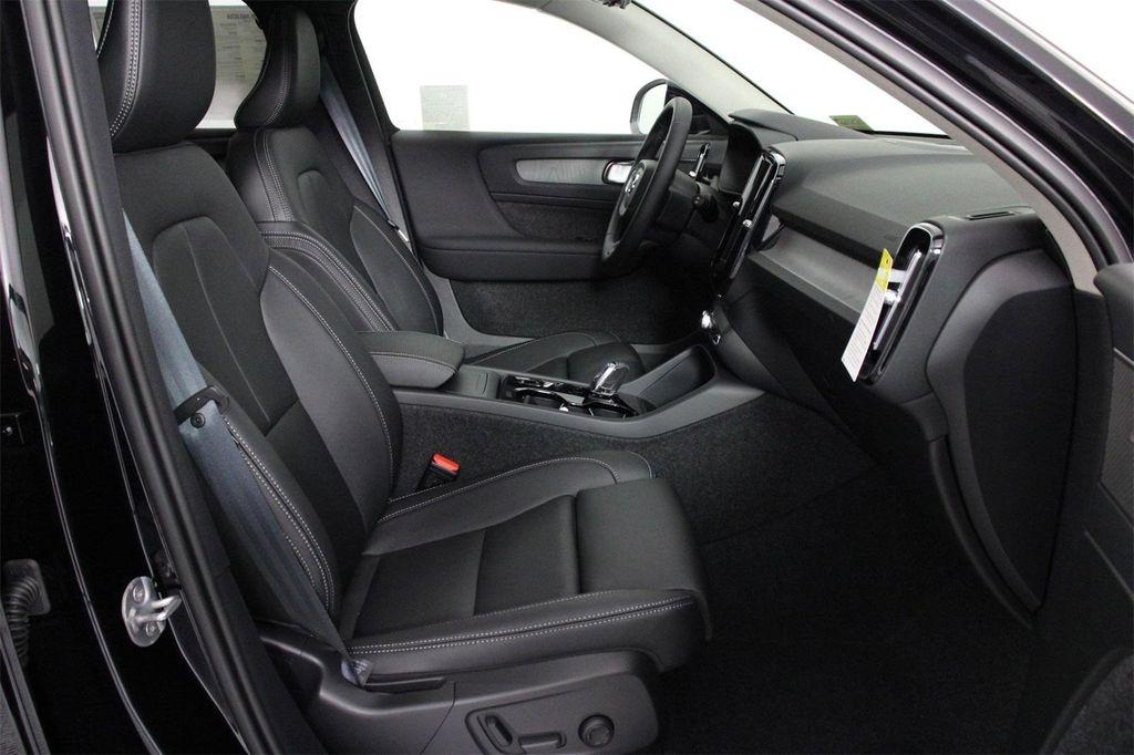 new 2025 Volvo XC40 car, priced at $51,590