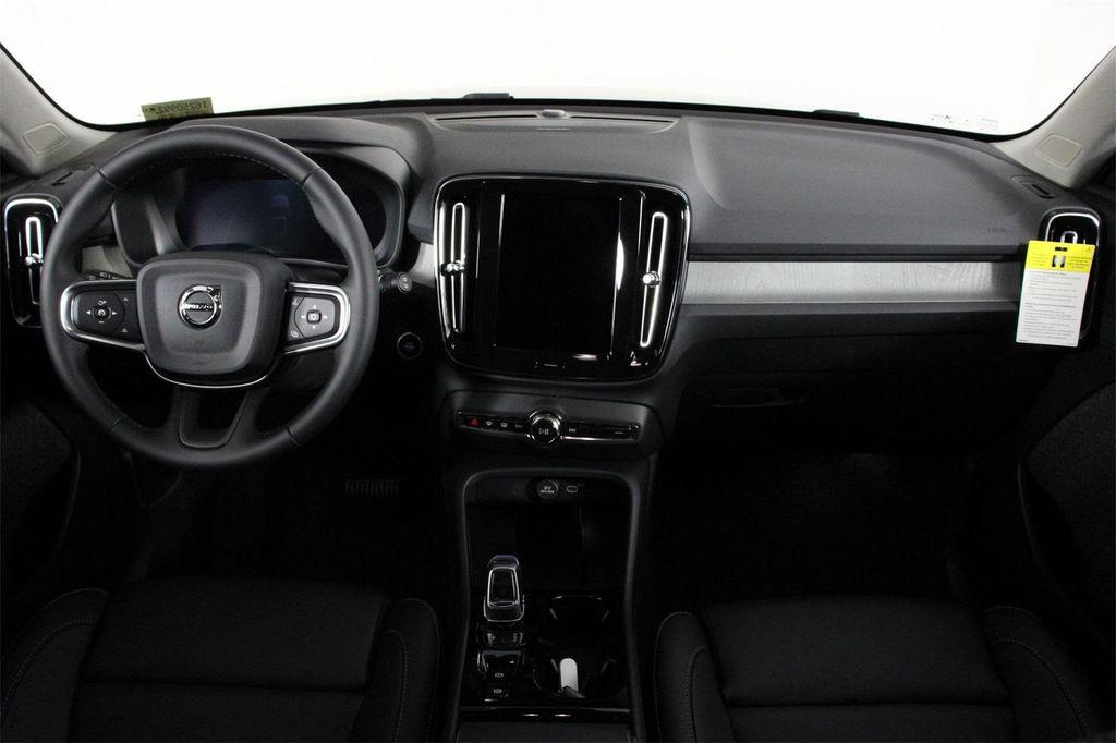 new 2025 Volvo XC40 car, priced at $51,590