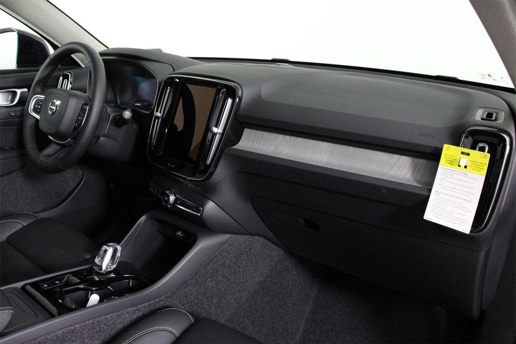 new 2025 Volvo XC40 car, priced at $51,590