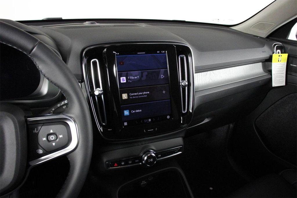 new 2025 Volvo XC40 car, priced at $51,590