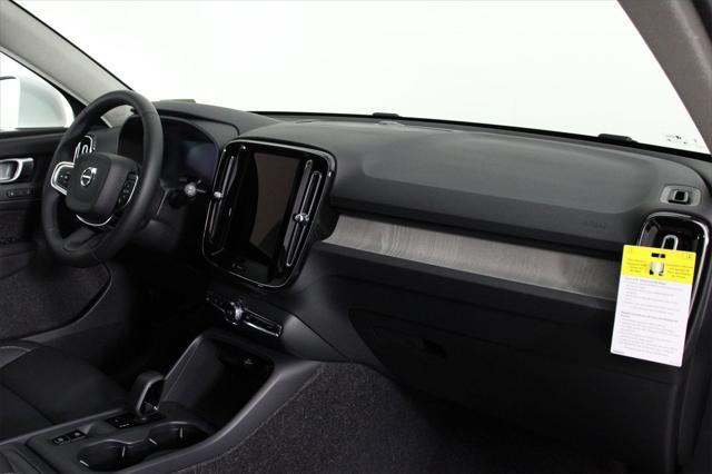 new 2025 Volvo XC40 car, priced at $46,035