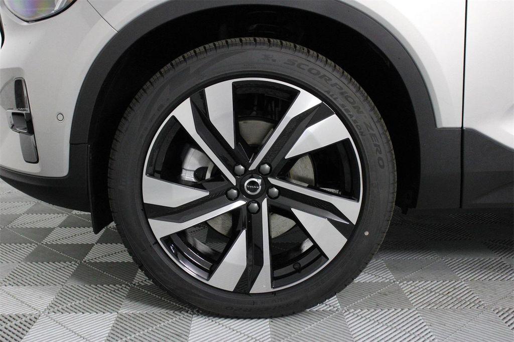 new 2025 Volvo XC40 car, priced at $51,565