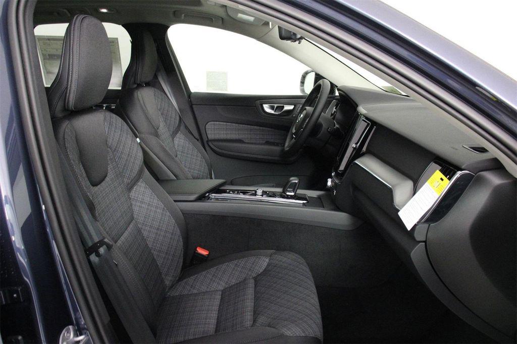 new 2025 Volvo XC60 car, priced at $40,890