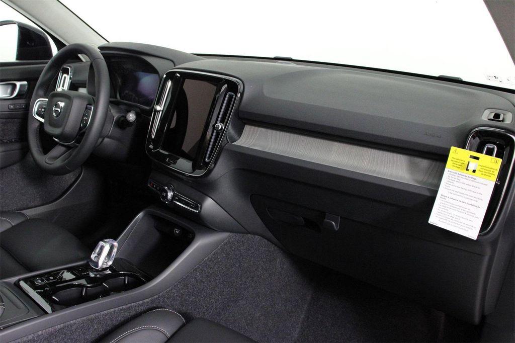 new 2025 Volvo XC40 car, priced at $49,810