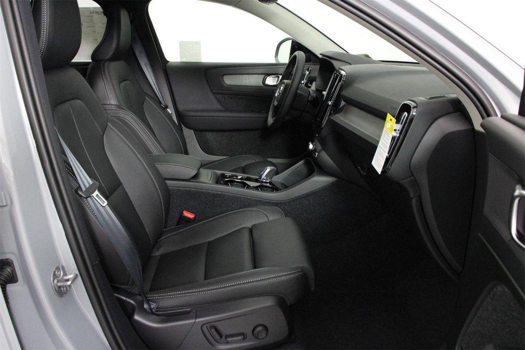 new 2025 Volvo XC40 car, priced at $49,810