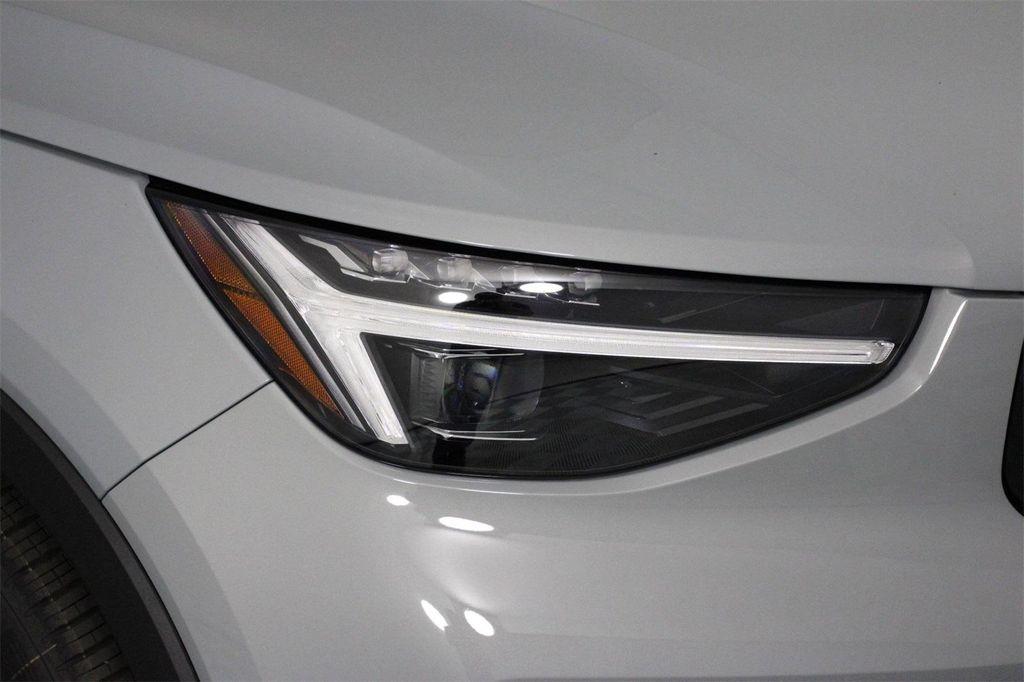 new 2025 Volvo XC40 car, priced at $49,810