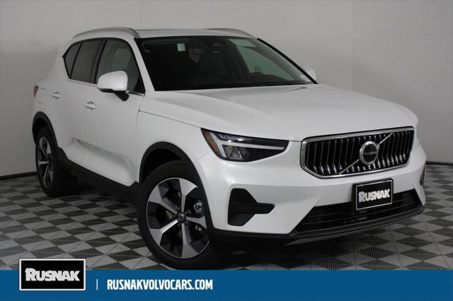 new 2025 Volvo XC40 car, priced at $46,015