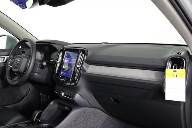 new 2025 Volvo XC40 car, priced at $46,035