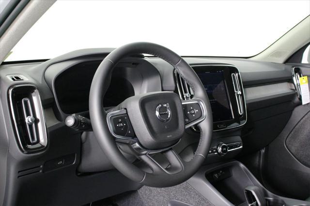 new 2025 Volvo XC40 car, priced at $46,035