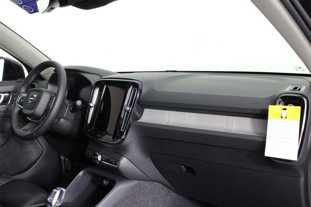 new 2025 Volvo XC40 car, priced at $51,565