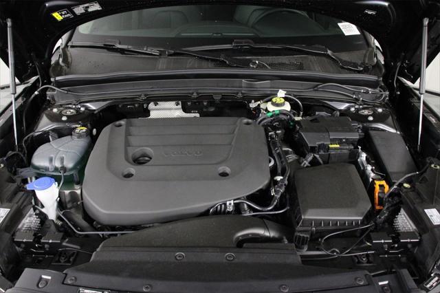 new 2025 Volvo XC40 car, priced at $51,565
