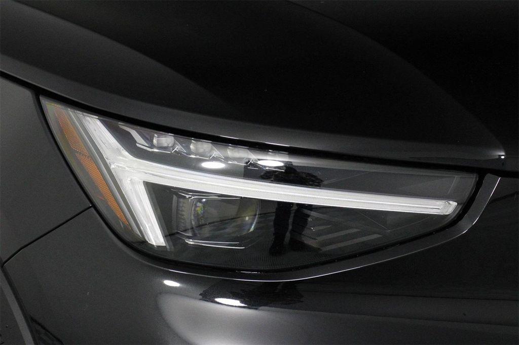 new 2025 Volvo XC40 car, priced at $51,565