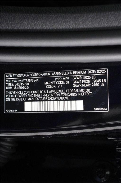 new 2025 Volvo XC40 car, priced at $51,565