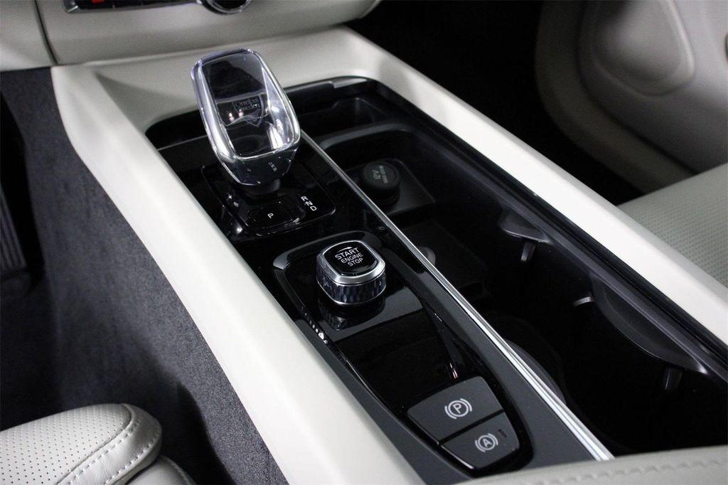 new 2025 Volvo XC60 car, priced at $57,998