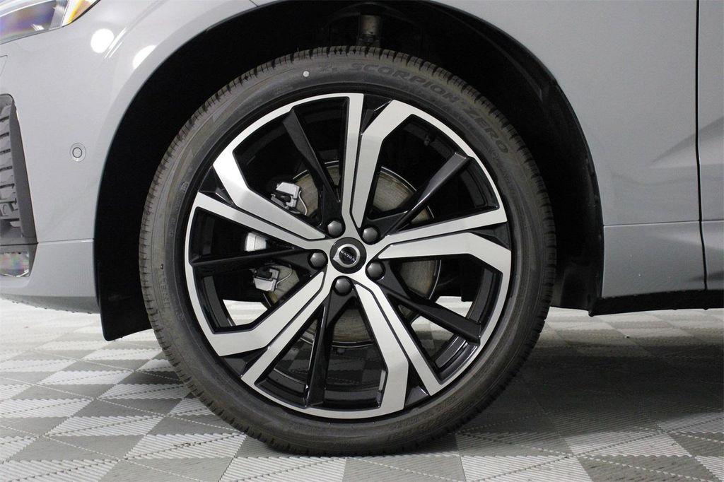 new 2025 Volvo XC60 car, priced at $57,998