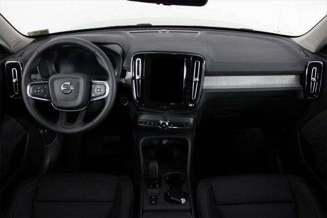 new 2025 Volvo XC40 car, priced at $46,290