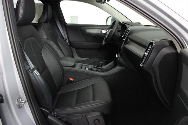new 2025 Volvo XC40 car, priced at $46,290