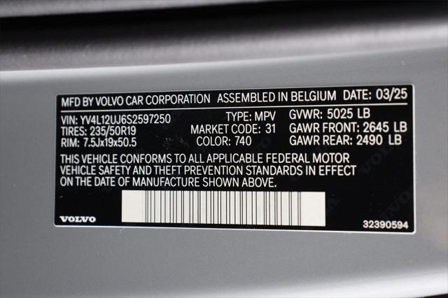 new 2025 Volvo XC40 car, priced at $46,290