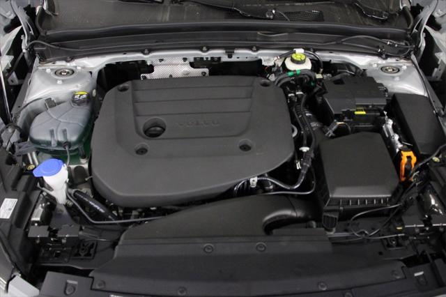 new 2025 Volvo XC40 car, priced at $46,290