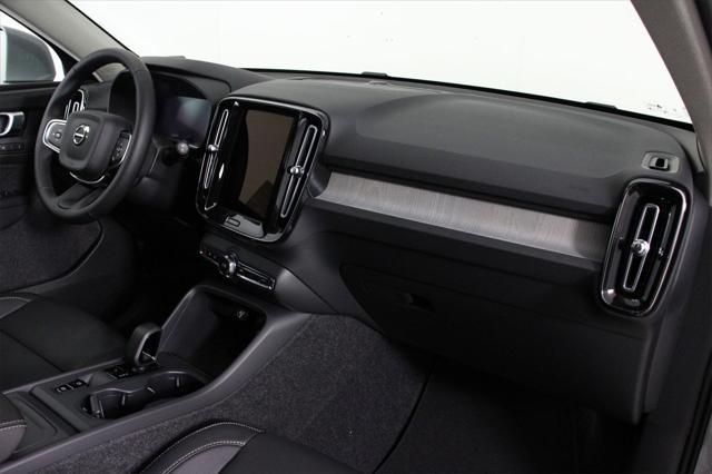 new 2025 Volvo XC40 car, priced at $46,290