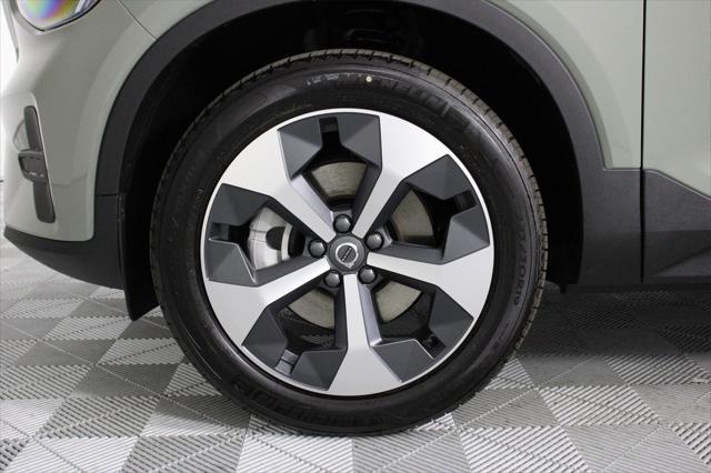 new 2025 Volvo XC40 car, priced at $45,295