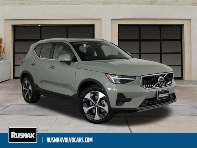 new 2025 Volvo XC40 car, priced at $45,295