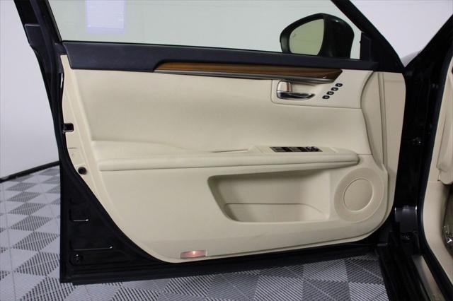 used 2014 Lexus ES 300h car, priced at $13,795