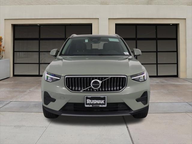 new 2025 Volvo XC40 car, priced at $46,250