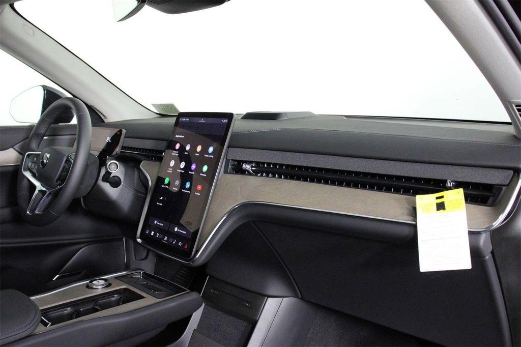 new 2025 Volvo EX90 car, priced at $82,770
