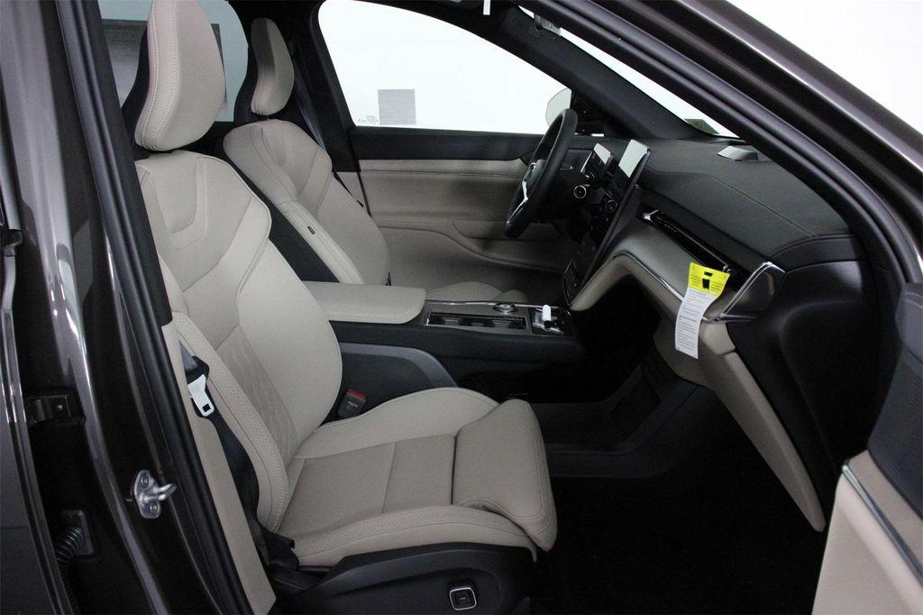 new 2025 Volvo EX90 car, priced at $85,640