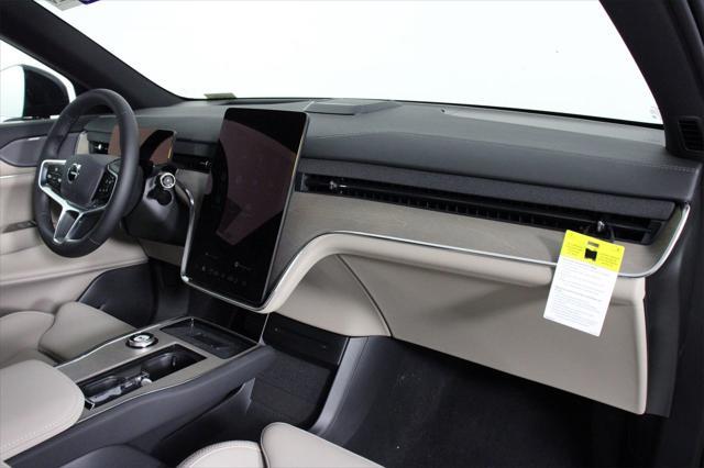 new 2025 Volvo EX90 car, priced at $81,290
