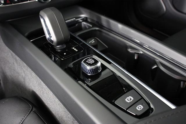 new 2025 Volvo XC60 car, priced at $49,095