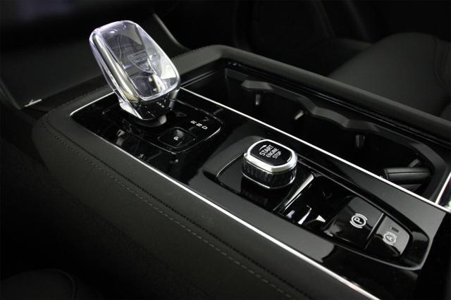 new 2025 Volvo XC90 car, priced at $68,245