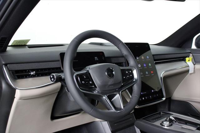 new 2025 Volvo EX90 car, priced at $82,090